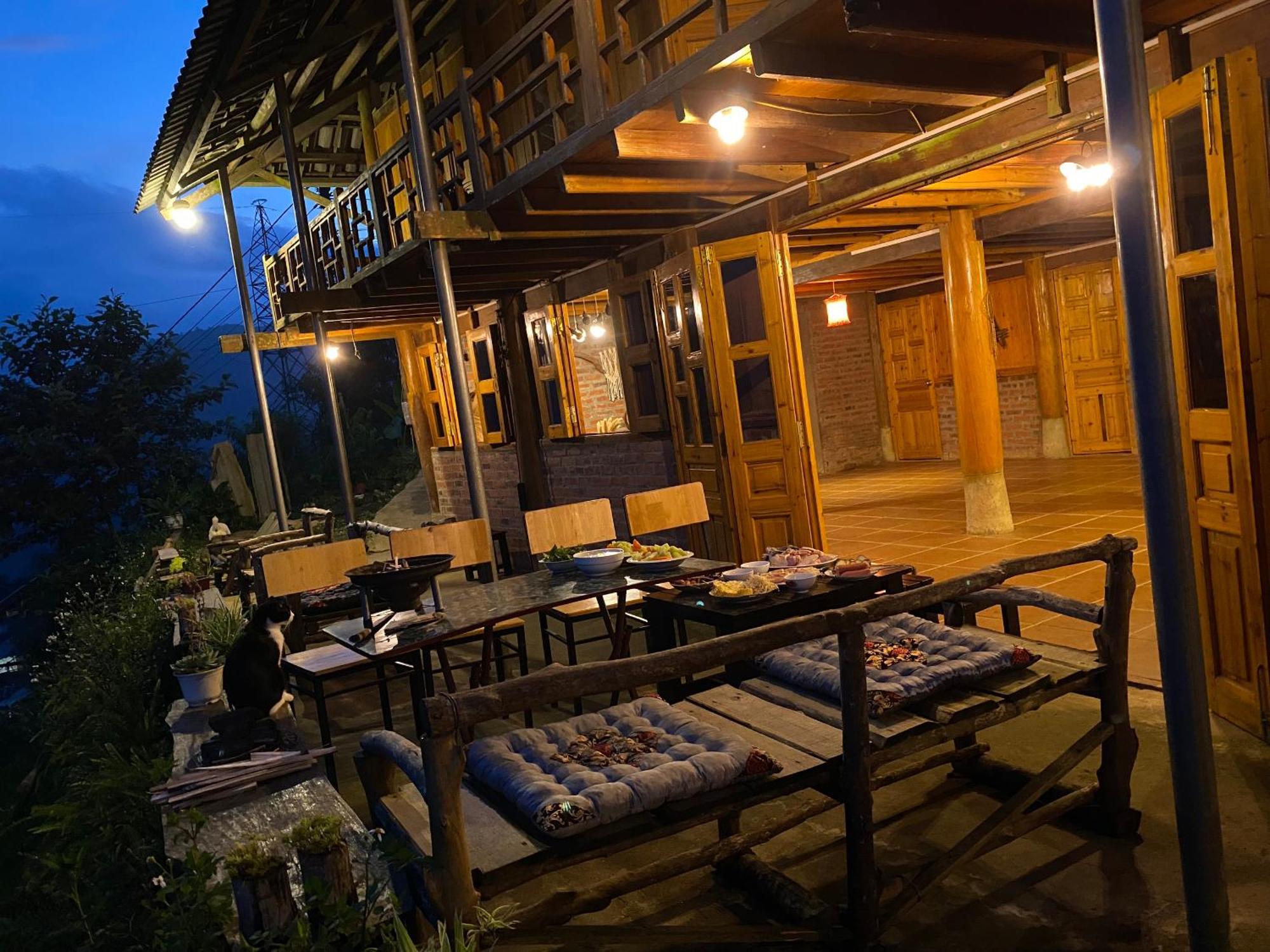 Pham'S House - Homestay & Cafe サパ エクステリア 写真