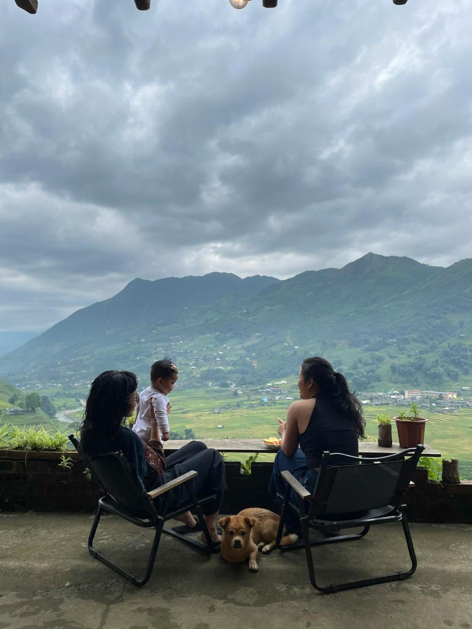 Pham'S House - Homestay & Cafe サパ エクステリア 写真
