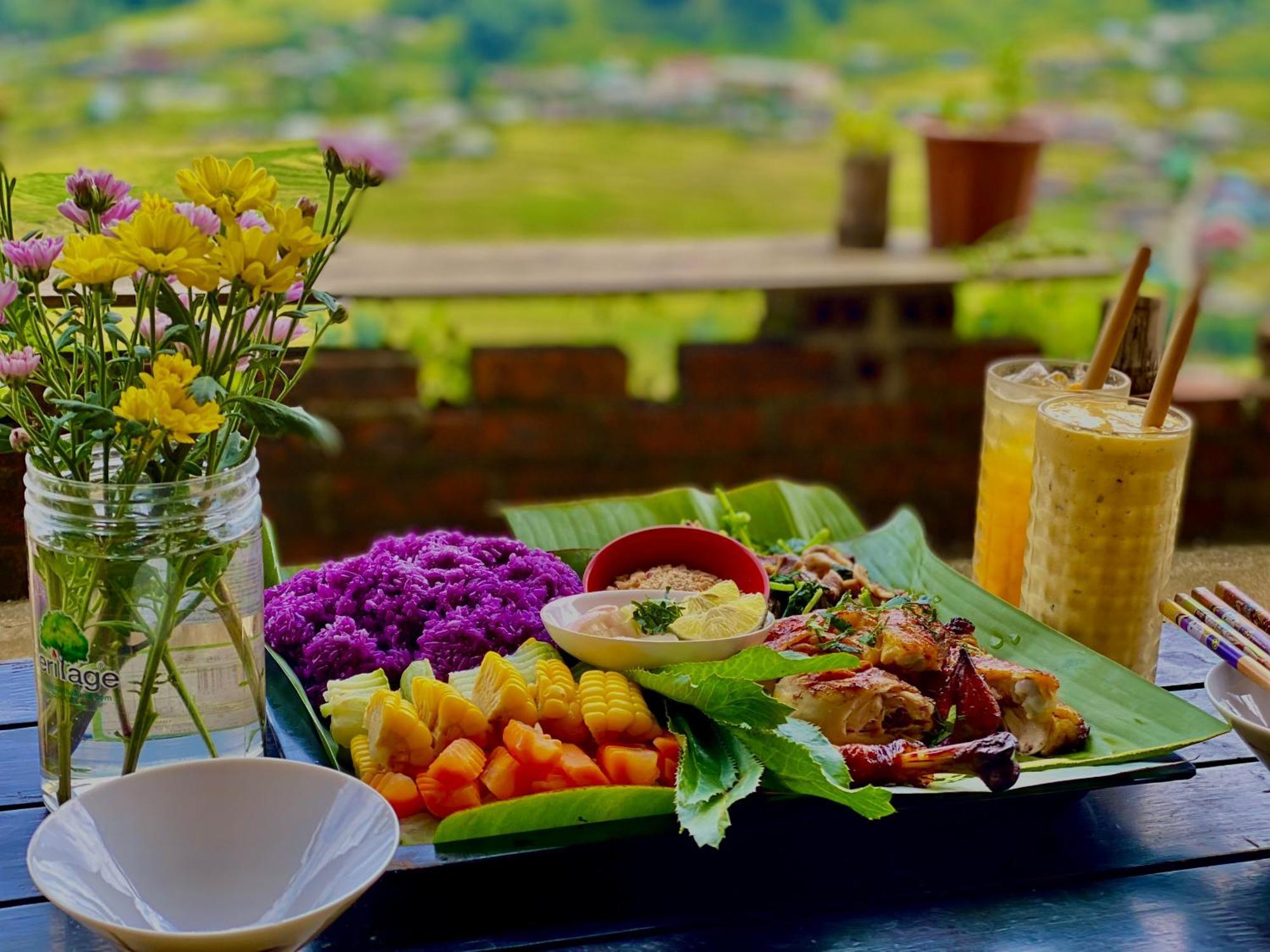 Pham'S House - Homestay & Cafe サパ エクステリア 写真
